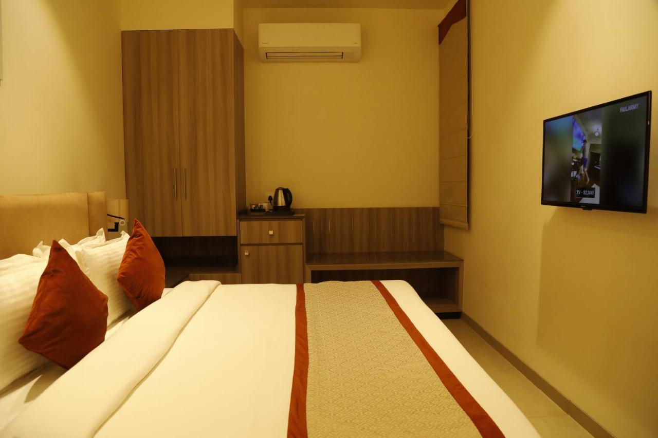 Hotel The Royal Vista Varanasi Eksteriør bilde
