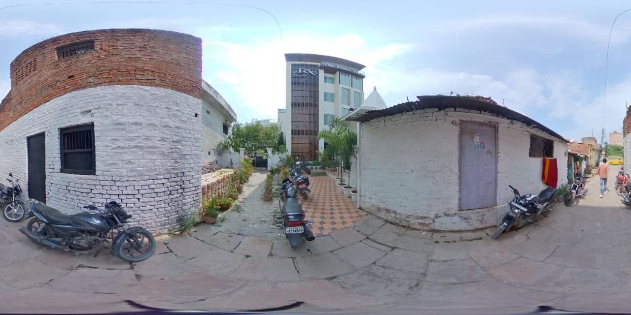Hotel The Royal Vista Varanasi Eksteriør bilde