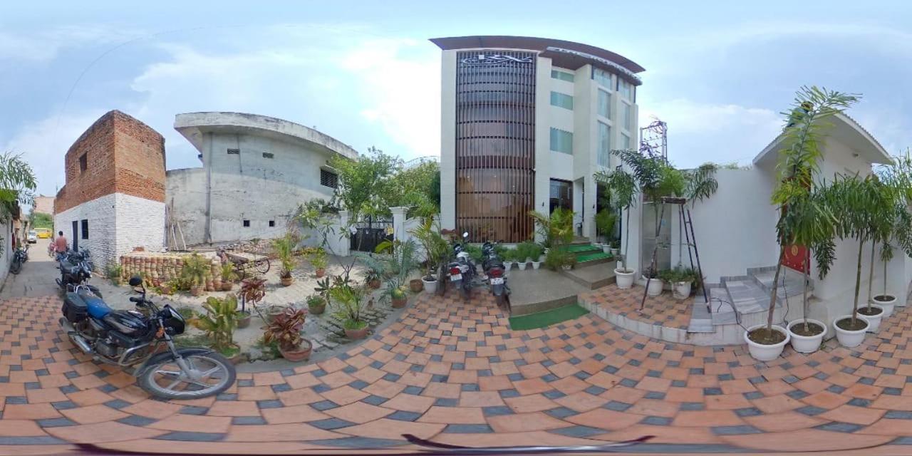 Hotel The Royal Vista Varanasi Eksteriør bilde