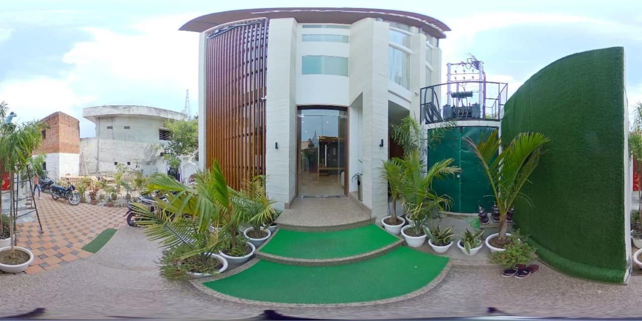 Hotel The Royal Vista Varanasi Eksteriør bilde